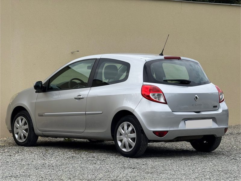 RENAULT CLIO III 1.2 16v 75CV Zen 2013 176 000KM