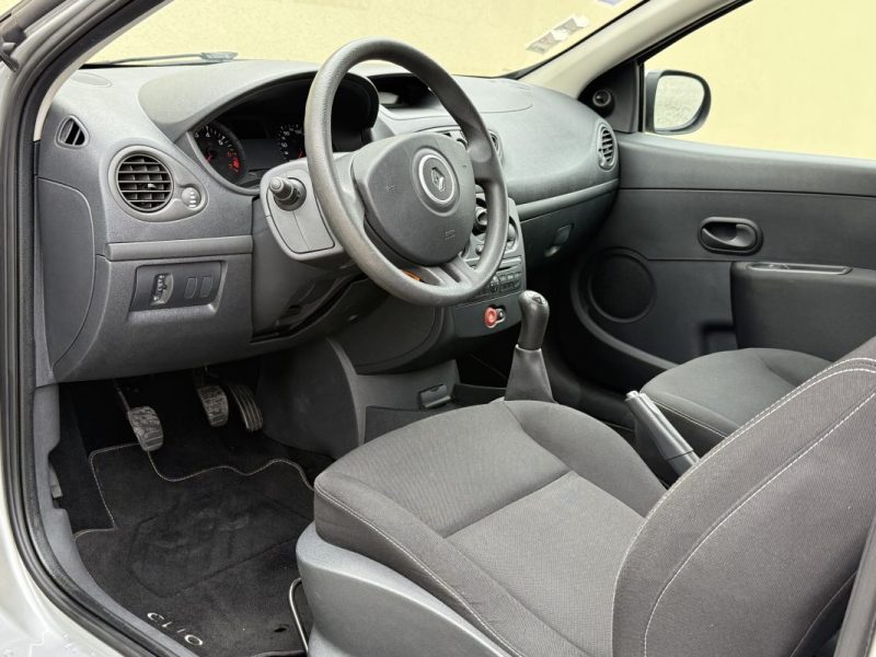 RENAULT CLIO III 1.2 16v 75CV Zen 2013 176 000KM