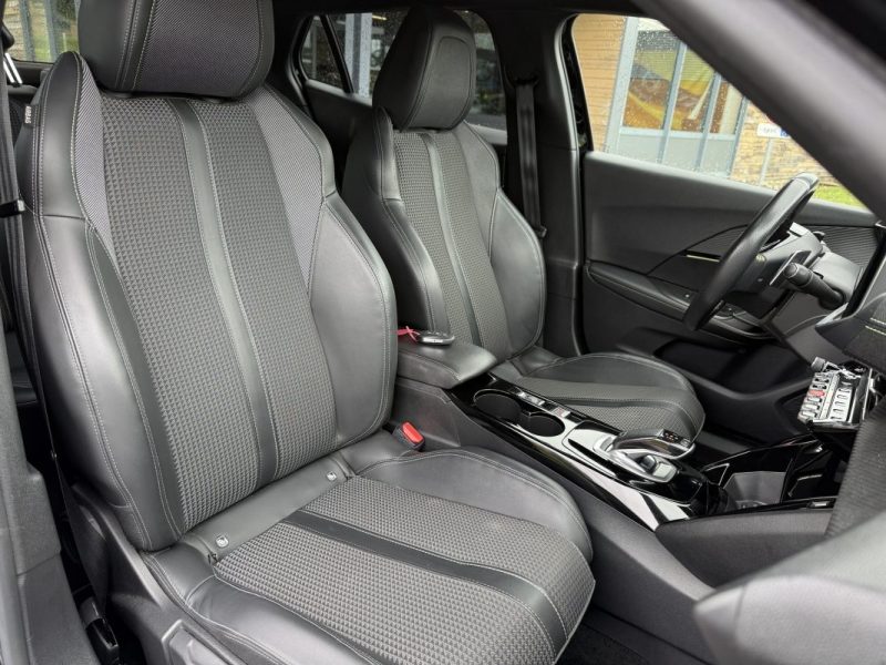 PEUGEOT 2008 GT 1.2 Puretech 130 EAT8  CARPLAY / SIEGES CHAUFFANTS