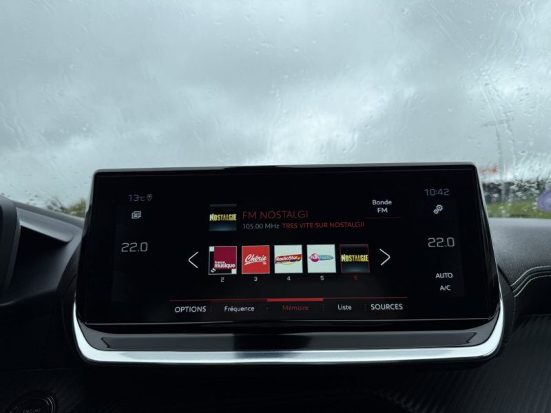 PEUGEOT 2008 GT 1.2 Puretech 130 EAT8  CARPLAY / SIEGES CHAUFFANTS