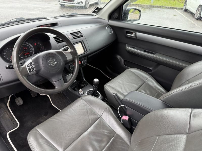 SUZUKI SWIFT 1.3 VVT 95cv CUIR / CLIM AUTO