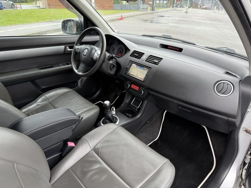 SUZUKI SWIFT 1.3 VVT 95cv CUIR / CLIM AUTO