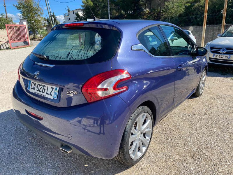 PEUGEOT 208 2012