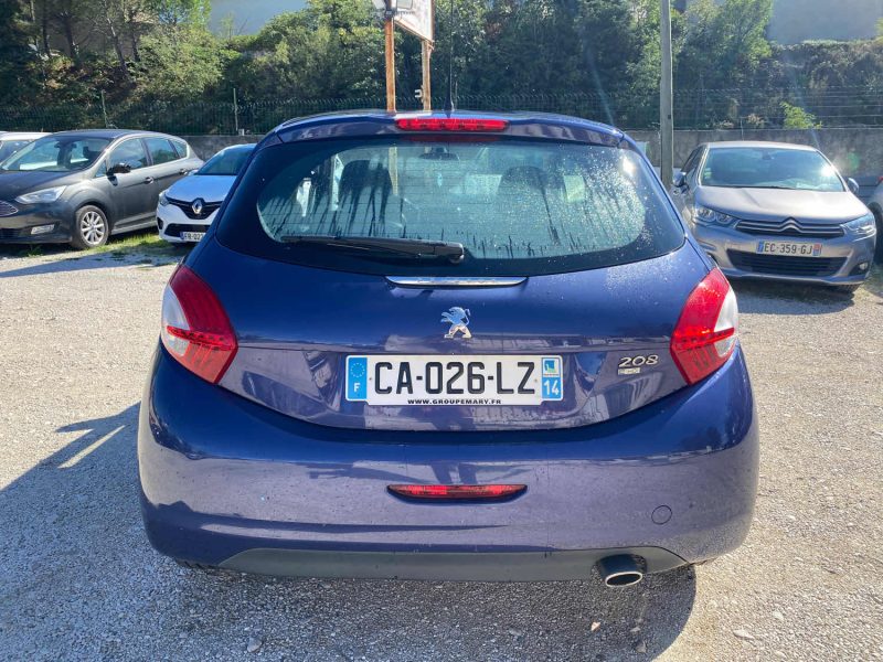 PEUGEOT 208 2012