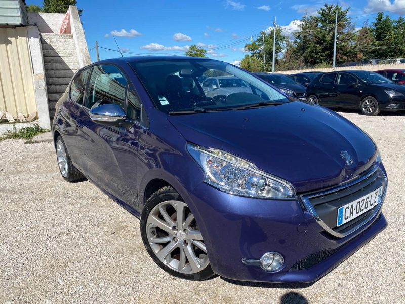 PEUGEOT 208 2012