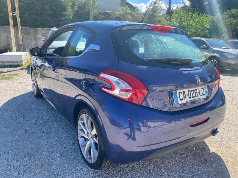 PEUGEOT 208 2012