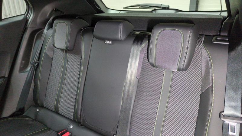 Peugeot 2008 Hybrid 145 e-dcs6 gt + jantes 18 + pack vision & navigation drive assist plus