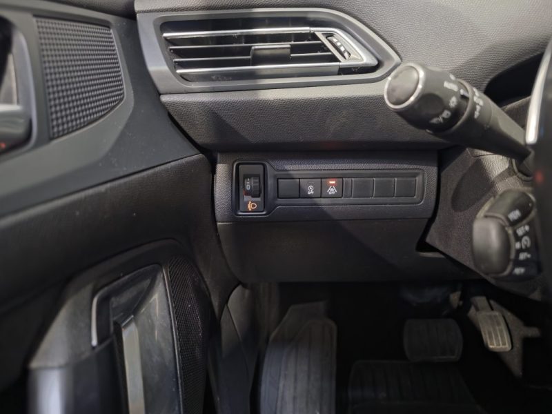 PEUGEOT 308 1.5 BlueHDi 130ch Allure EAT6/ Distri OK / TOIT PANORAMIQUE