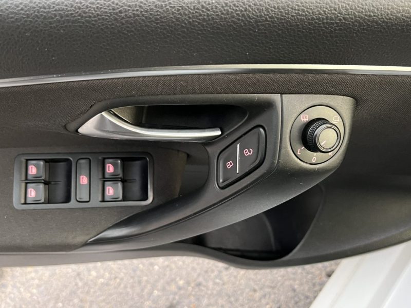 VOLKSWAGEN POLO 5 V PHASE 2 SPORTLINE 1.2 TSI 110 Cv 1ERE MAIN BOITE AUTO TOIT OUVRANT Garantie1an