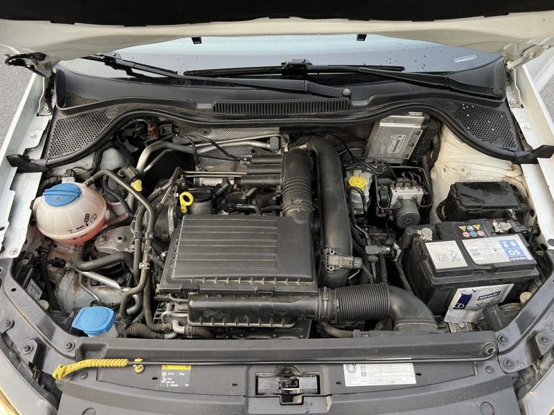 VOLKSWAGEN POLO 5 V PHASE 2 SPORTLINE 1.2 TSI 110 Cv 1ERE MAIN BOITE AUTO TOIT OUVRANT Garantie1an