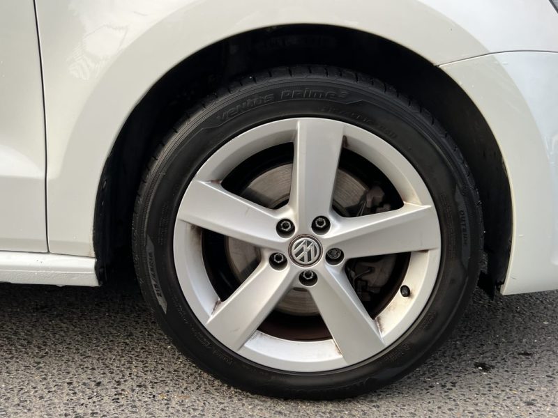 VOLKSWAGEN POLO 5 V PHASE 2 SPORTLINE 1.2 TSI 110 Cv 1ERE MAIN BOITE AUTO TOIT OUVRANT Garantie1an