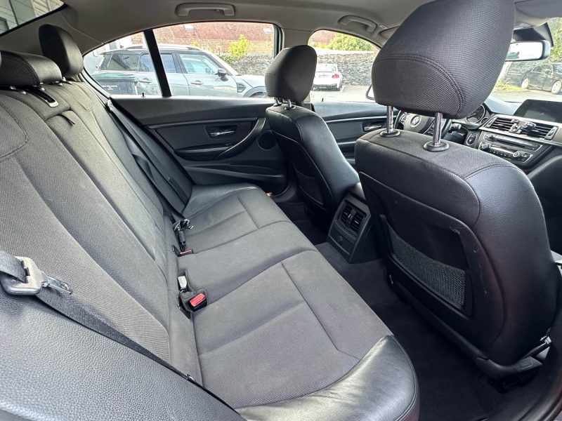 BMW 318d GARANTIE 24 MOIS SERIE 3 318d 143ch Modern 2013