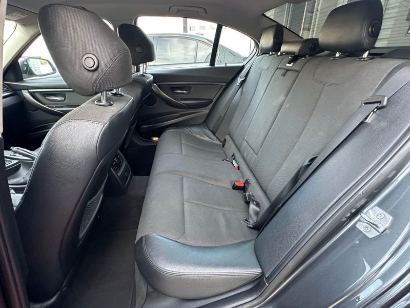 BMW 318d GARANTIE 24 MOIS SERIE 3 318d 143ch Modern 2013