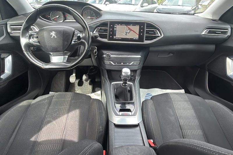 PEUGEOT 308 II 1.2i 130 Allure BVM6