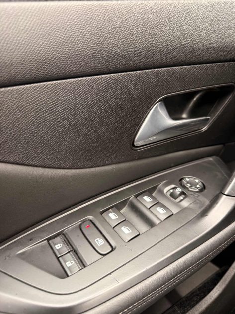 PEUGEOT 308 1.2 PURETECH 130 CV  - ENTRETIEN EN CONCESSION UNIQUEMENT - SOUS GARANTIE CONSTRUCTEUR JUSQU\'EN 2032 OU 175000KM 2022