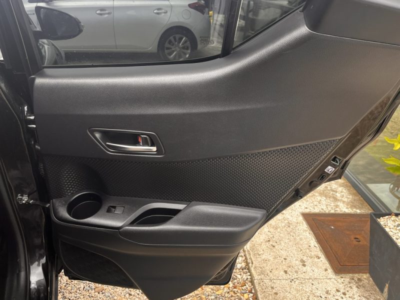 TOYOTA C-HR Tva Récupérable 1.8 Hybride 122ch Dynamic E-CVT 09/2023 Tva Récupérable