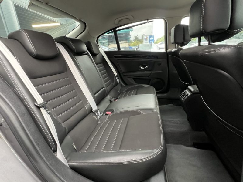 RENAULT LAGUNA 3 III BOSE EDITION 2.0 DCI 130 Cv GPS TOMTOM BLUETOOTH REGULATEUR - GARANTIE 1 AN