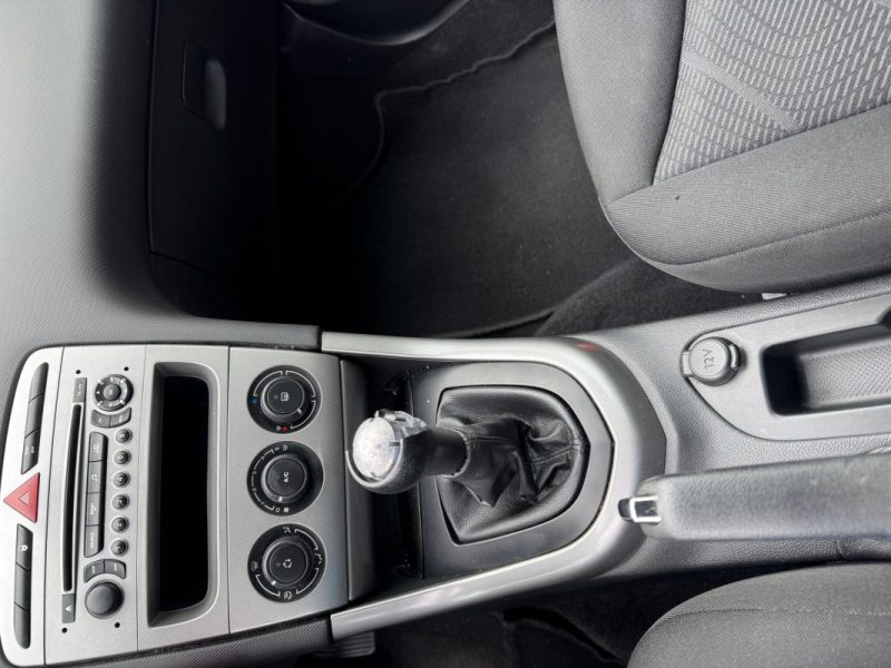 PEUGEOT  308  1.6 HDI 90CV ET 5 CV FISCAUX  2011