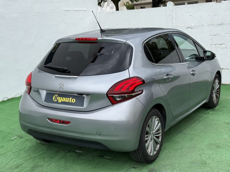 PEUGEOT 208 1.2 110 CV ALLURE 5P / COURROIE EFFECTUÉE / ORIGINE FRANCE / GARANTIE 6 MOIS