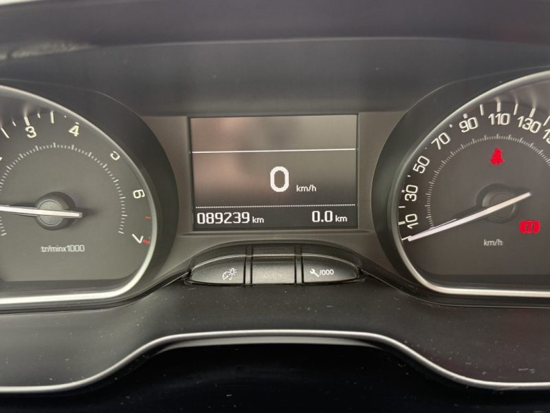 PEUGEOT 208 1.2 110 CV ALLURE 5P / COURROIE EFFECTUÉE / ORIGINE FRANCE / GARANTIE 6 MOIS