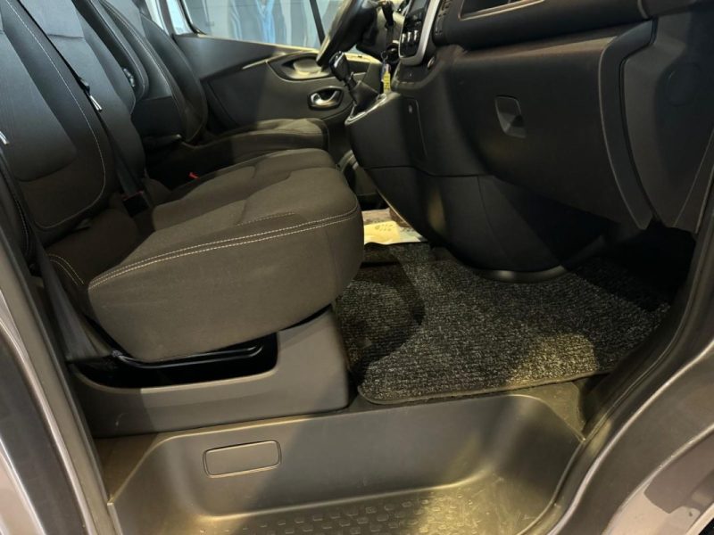 RENAULT TRAFIC L2H1 1300 2.0 dCi 145ch Energy Grand Confort / ATTELAGE / ENTRETIEN RENAULT COMPLET / ECHELLE + GALERIE / HABILLAGE BOIS / PRIX HT / CAMERA /  2020