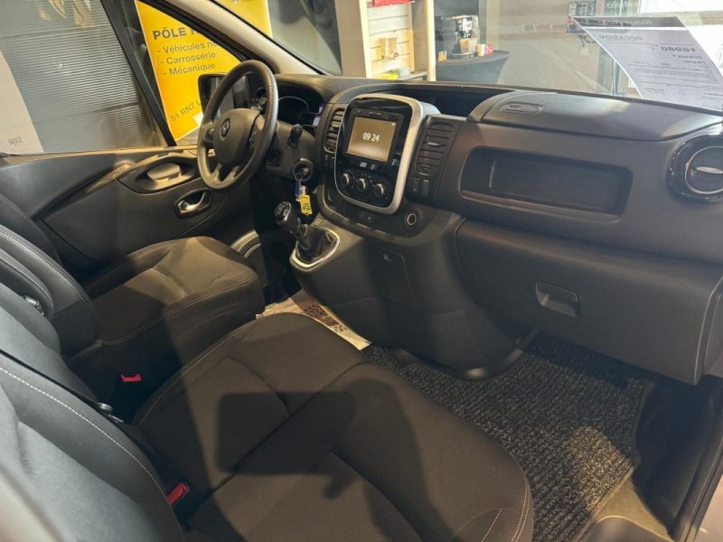 RENAULT TRAFIC L2H1 1300 2.0 dCi 145ch Energy Grand Confort / ATTELAGE / ENTRETIEN RENAULT COMPLET / ECHELLE + GALERIE / HABILLAGE BOIS / PRIX HT / CAMERA /  2020
