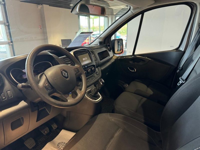 RENAULT TRAFIC L2H1 1300 2.0 dCi 145ch Energy Grand Confort / ATTELAGE / ENTRETIEN RENAULT COMPLET / ECHELLE + GALERIE / HABILLAGE BOIS / PRIX HT / CAMERA /  2020