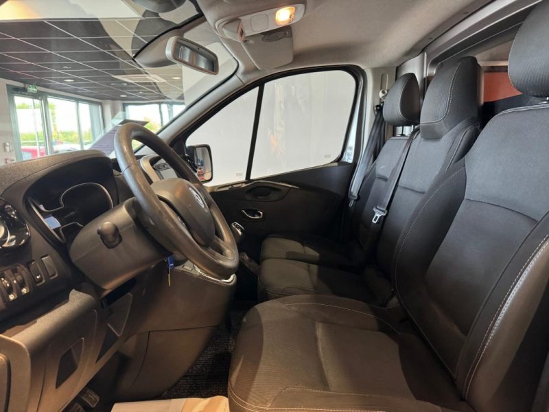 RENAULT TRAFIC L2H1 1300 2.0 dCi 145ch Energy Grand Confort / ATTELAGE / ENTRETIEN RENAULT COMPLET / ECHELLE + GALERIE / HABILLAGE BOIS / PRIX HT / CAMERA /  2020