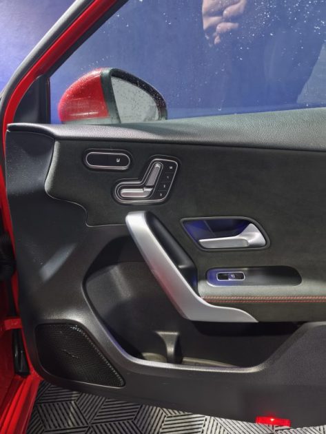 MERCEDES MERCEDES CLASSE A 180 116 Cv AMG LINE - PACK PREMIUM + - BOITE AUTOMATIQUE - TOIT OUVRANT - GPS - CAMERA - SIEGES CHAUFFANT  180 d 116ch Style Line 7G-DCT 2018