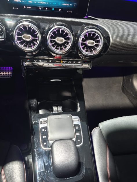 MERCEDES MERCEDES CLASSE A 180 116 Cv AMG LINE - PACK PREMIUM + - BOITE AUTOMATIQUE - TOIT OUVRANT - GPS - CAMERA - SIEGES CHAUFFANT  180 d 116ch Style Line 7G-DCT 2018