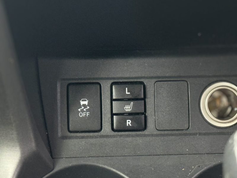 TOYOTA RAV4 170 D-CAT BA Lounge - Entretien Complet