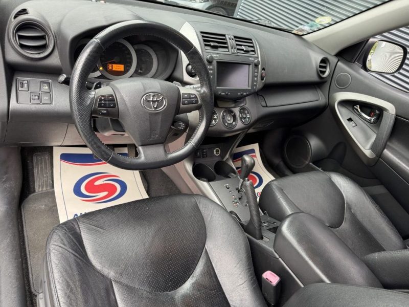 TOYOTA RAV4 170 D-CAT BA Lounge - Entretien Complet