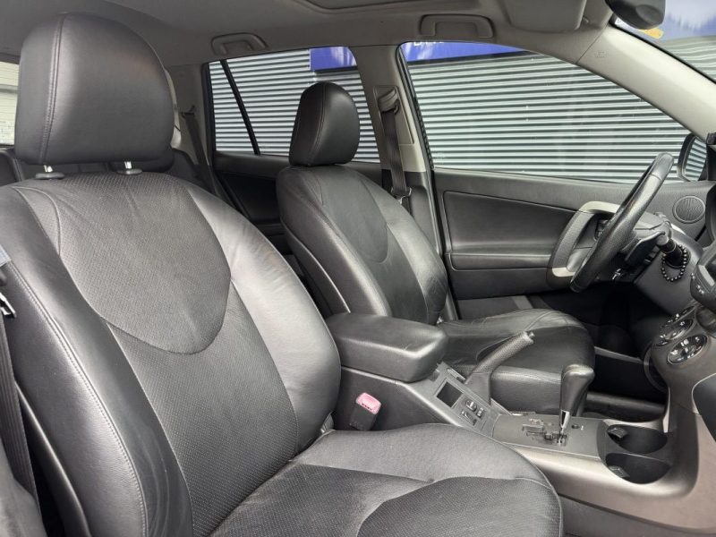 TOYOTA RAV4 170 D-CAT BA Lounge - Entretien Complet