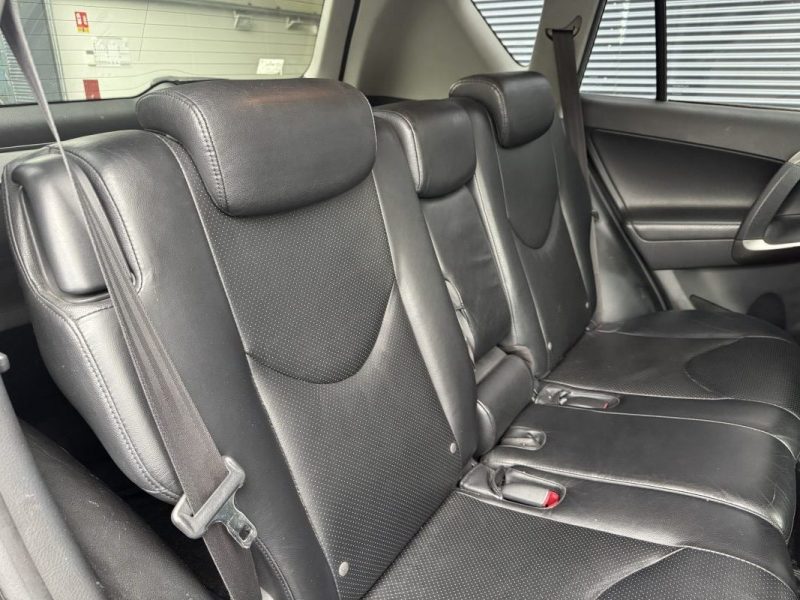 TOYOTA RAV4 170 D-CAT BA Lounge - Entretien Complet