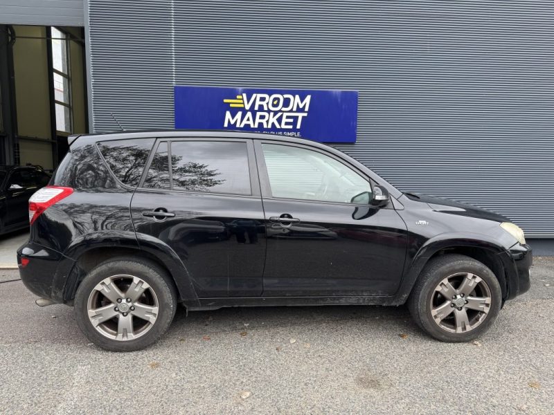 TOYOTA RAV4 170 D-CAT BA Lounge - Entretien Complet