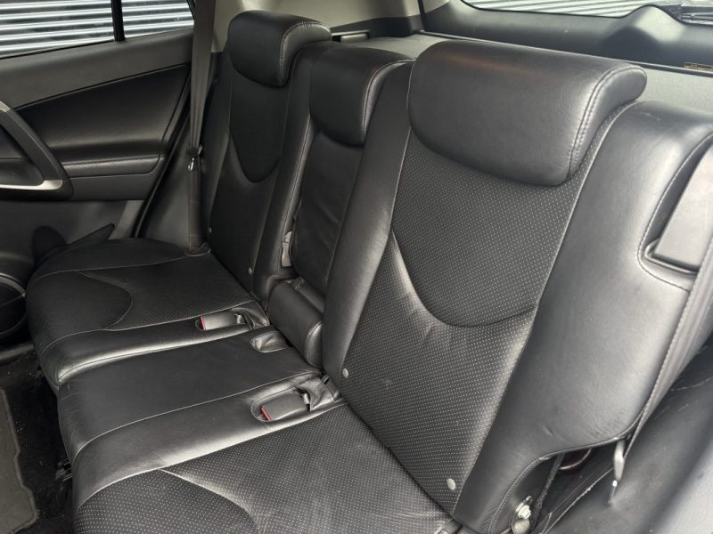 TOYOTA RAV4 170 D-CAT BA Lounge - Entretien Complet