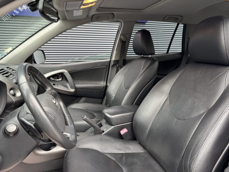 TOYOTA RAV4 170 D-CAT BA Lounge - Entretien Complet