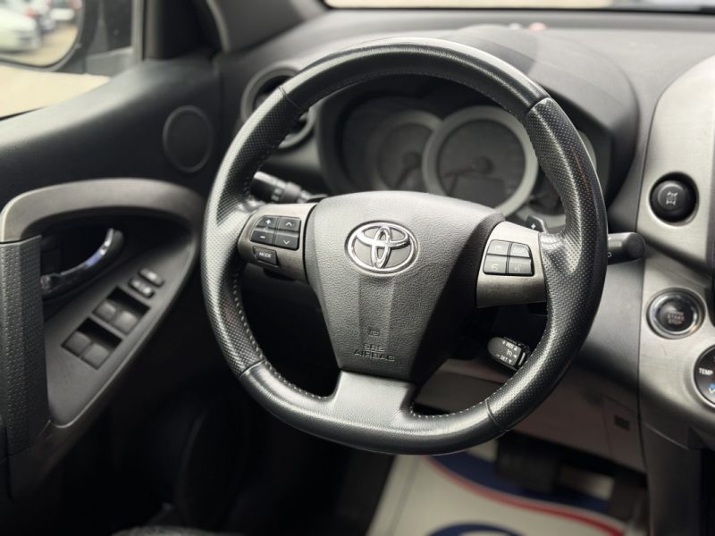 TOYOTA RAV4 170 D-CAT BA Lounge - Entretien Complet