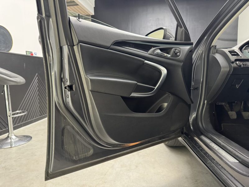 OPEL INSIGNIA 2.0L CDTI FAP COSMO 130 CH 2010