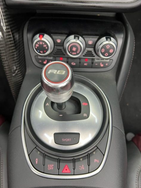 QUATTRO R8 5.2 FSI - 40V V10 QUATTRO 2010