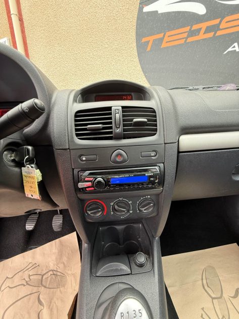 RENAULT CLIO 2 CAMPUS AUTHENTIQUE - EXCELLENT ETAT - DISTRIBUTION A JOUR 