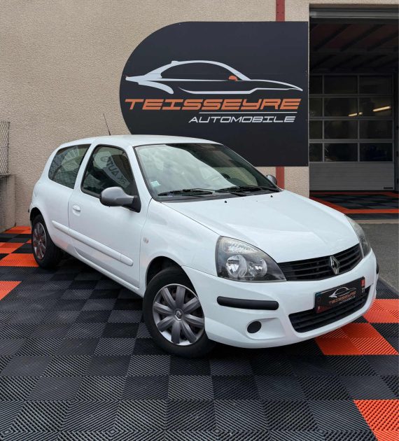 RENAULT CLIO 2 CAMPUS AUTHENTIQUE - EXCELLENT ETAT - DISTRIBUTION A JOUR 