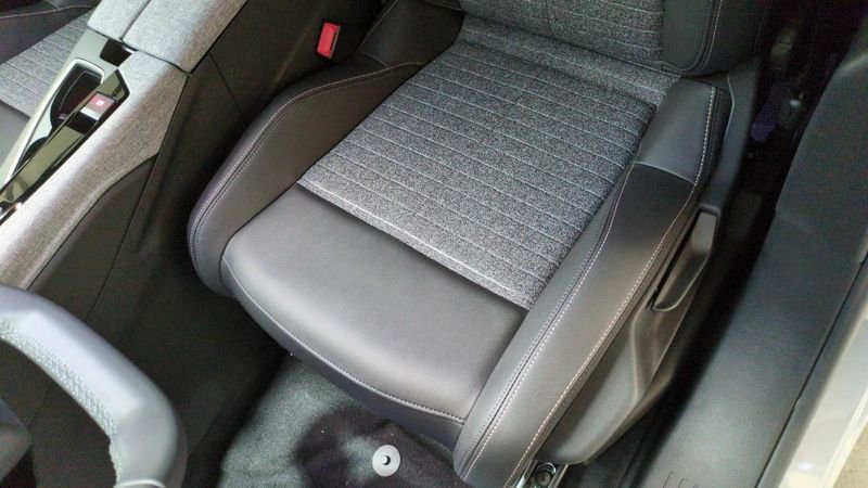 Peugeot 5008 nouveau Hybrid 145 e-dcs6 7pl allure surequipe