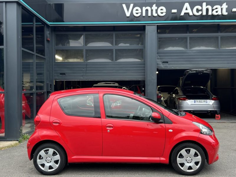 TOYOTA AYGO 1.0 VVTi 68 Cv 5 PORTES / BOITE AUTOMATIQUE - GARANTIE 1 AN