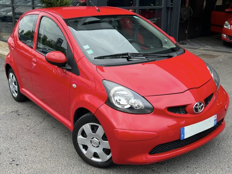 TOYOTA AYGO 1.0 VVTi 68 Cv 5 PORTES / BOITE AUTOMATIQUE - GARANTIE 1 AN