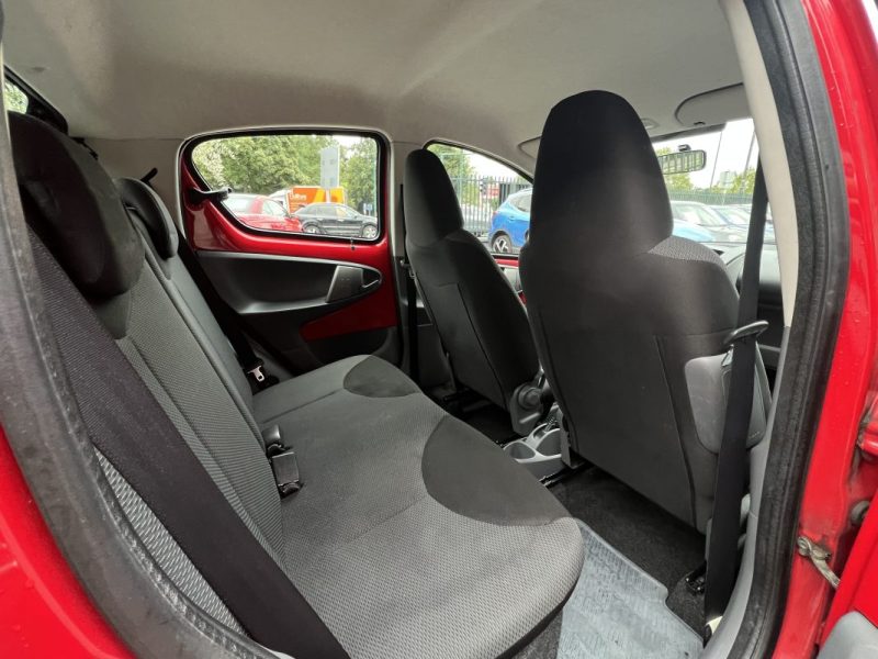 TOYOTA AYGO 1.0 VVTi 68 Cv 5 PORTES / BOITE AUTOMATIQUE - GARANTIE 1 AN