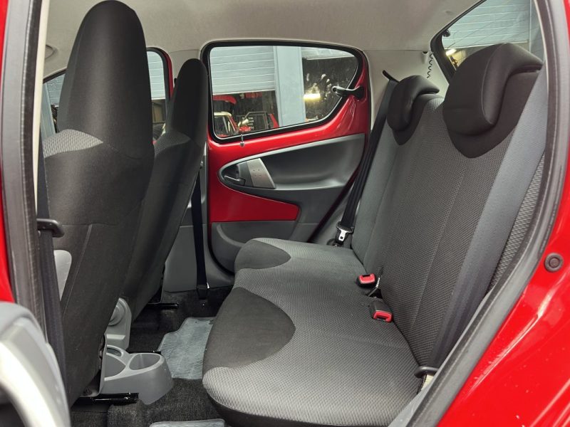 TOYOTA AYGO 1.0 VVTi 68 Cv 5 PORTES / BOITE AUTOMATIQUE - GARANTIE 1 AN