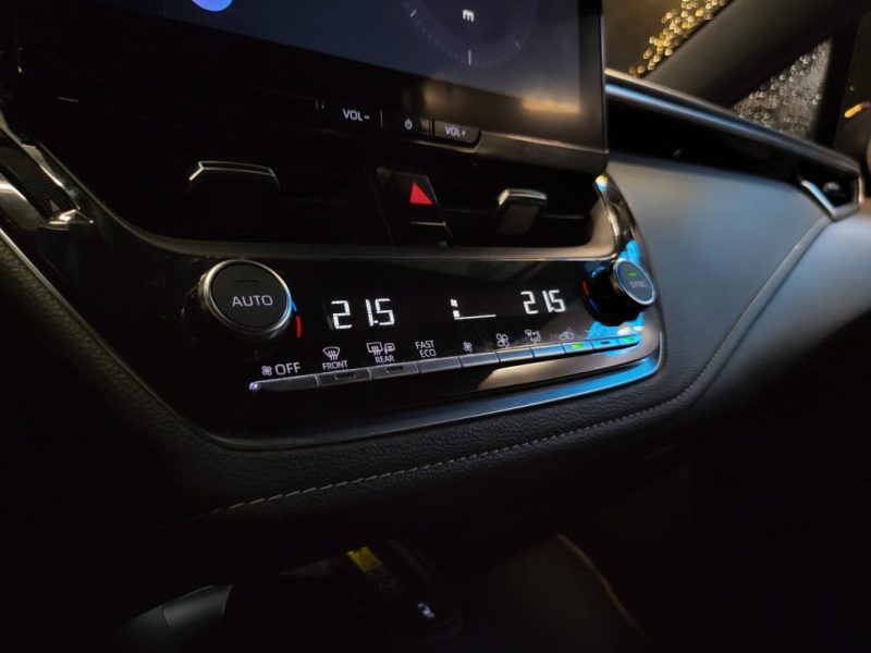 TOYOTA COROLLA 1.8 Hybride 140ch DESIGN 