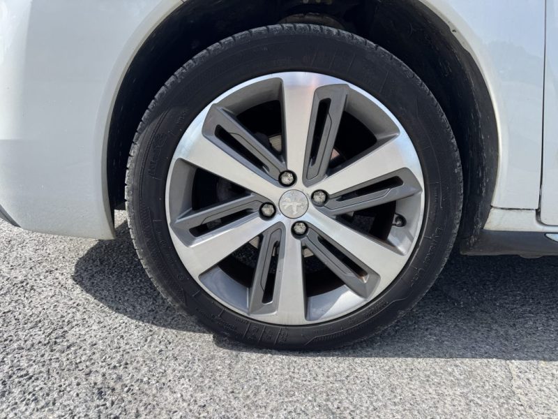 PEUGEOT 3008 1.2 130CV FELINE