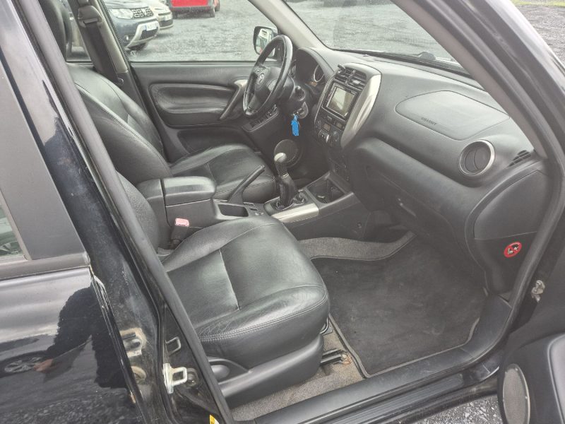 TOYOTA RAV4 115cv D-4D GX 2005 196000 km 